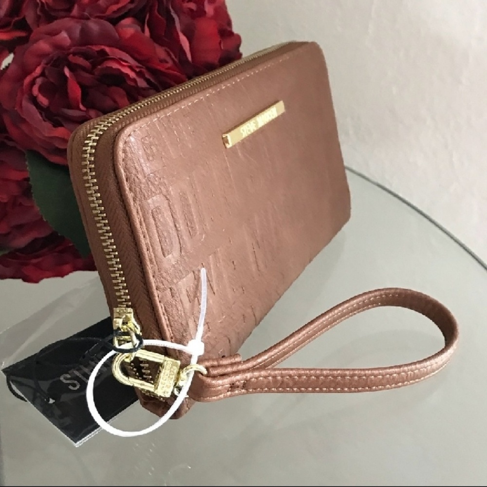 NWT Steve Madden Logo Wallet Zip Around Wrโฆ - Picture 2 of 9
